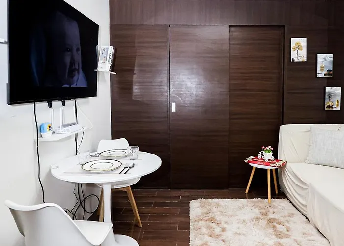 In Makati Staycation Apartment *