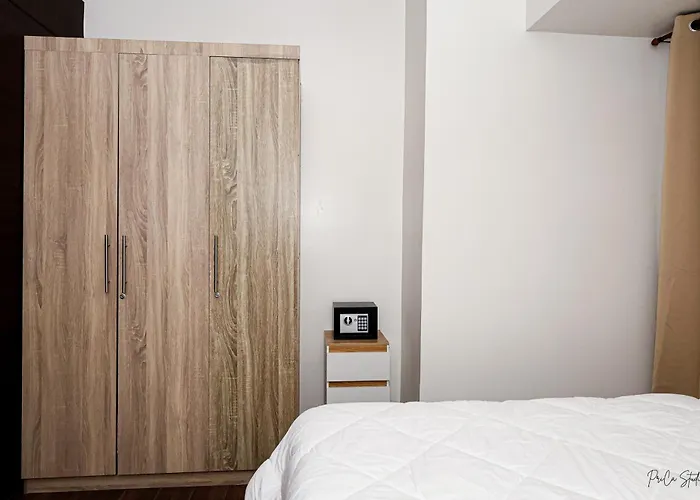 In Makati Staycation Apartment