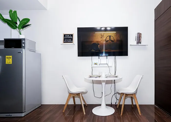 In Makati Staycation Apartment